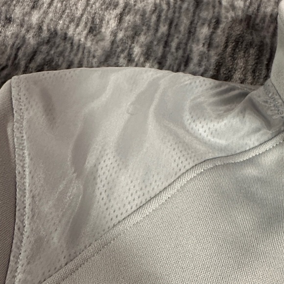 Under Armour Light Gray Quarter-Zip Pullover BNWT - Picture 7 of 9